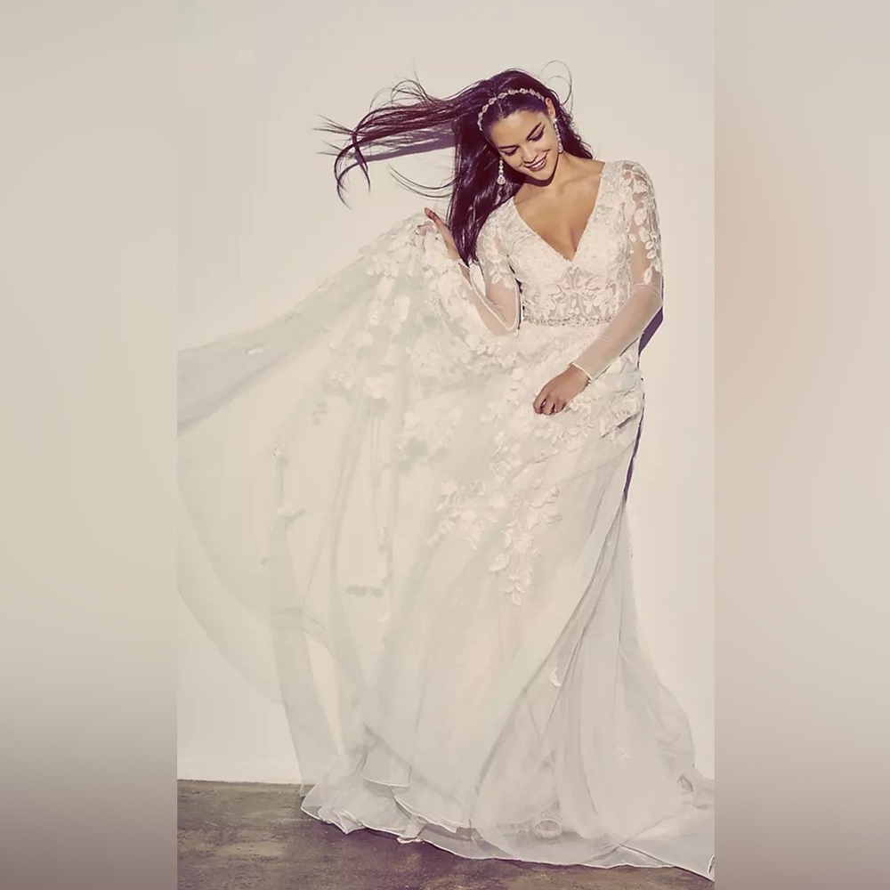 Ivory Wedding Dress by Galina Signature - Picture 3 of 17